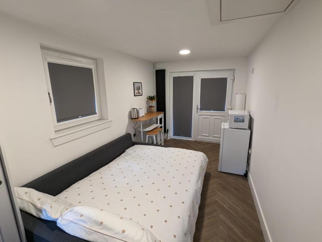En-Suite Double Room With Private Entrance เอดินบะระ ภายนอก รูปภาพ
